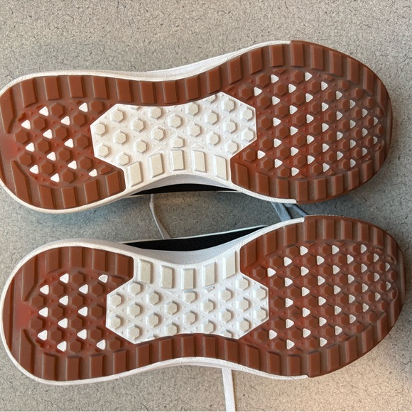 Vans Women's Black and White Sneakers - Picture 5 of 6